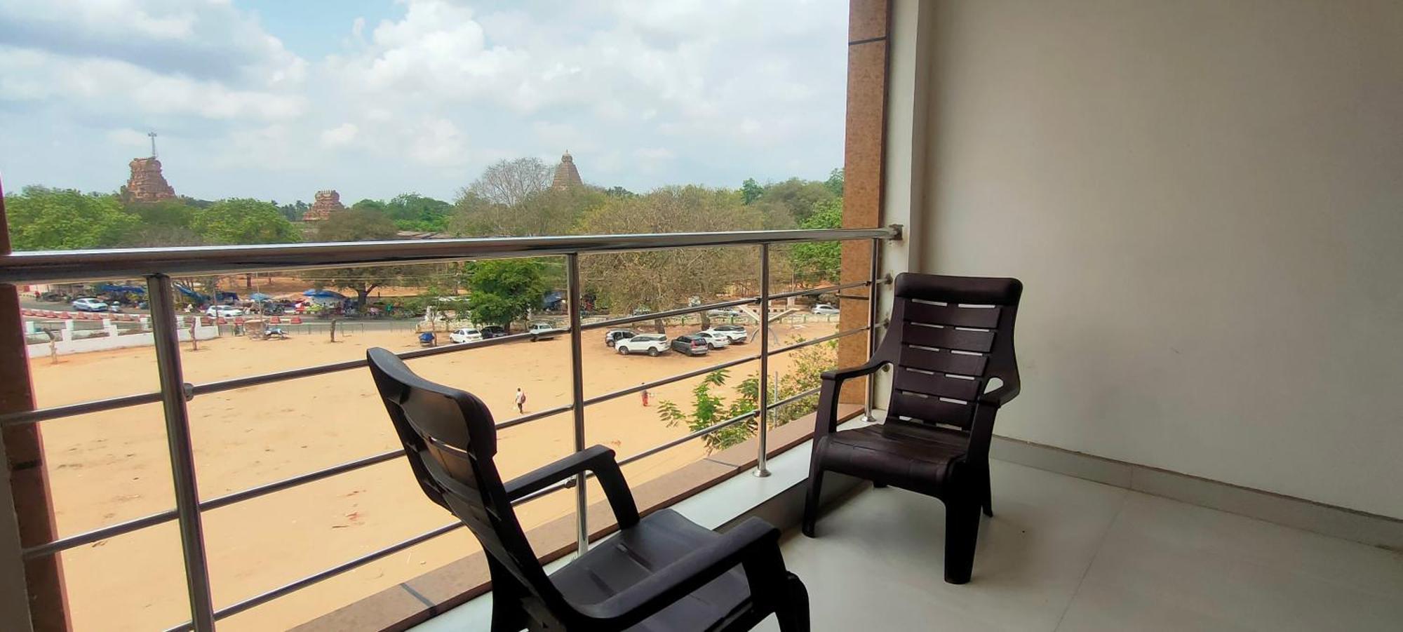 Srirathna Temple View Inn Thanjavur Exteriér fotografie