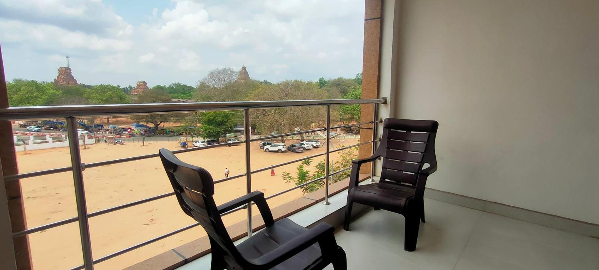 Srirathna Temple View Inn Thanjavur Exteriér fotografie
